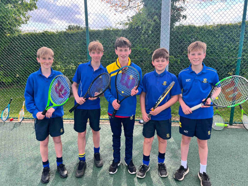 Wargrave Tennis Club Junior Helpers